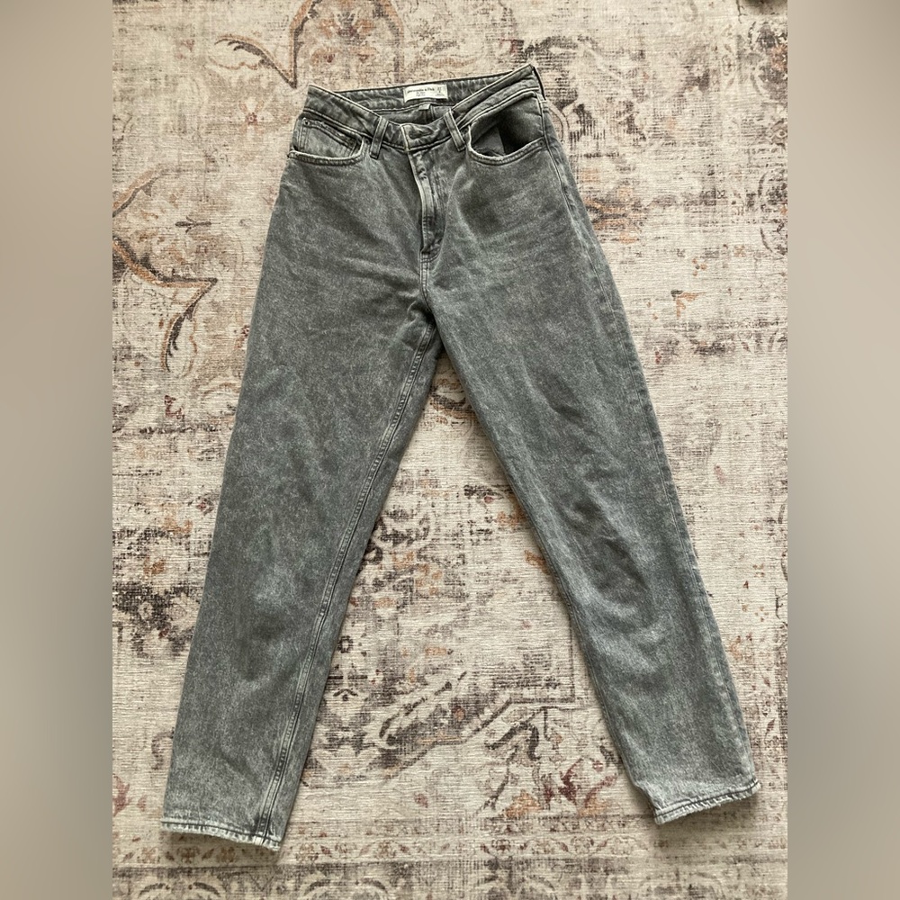 Abercrombie & Fitch Mom Jeans (High Rise/Curve Love) Size 27 Long/4 Long